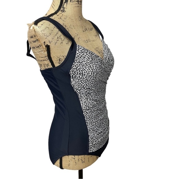 CROFT & Barrow Black and White One Piece Slimming Swimsuit Size 12 - Picture 3 of 12